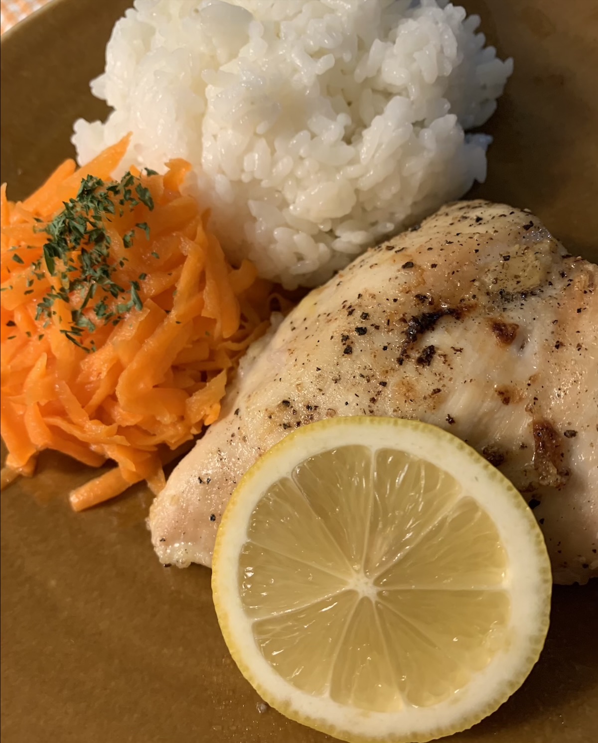 鶏胸肉のレモンソテーのワンプレート