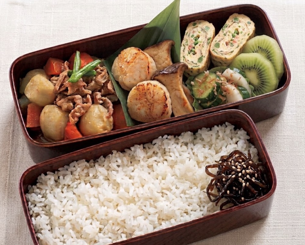 里芋と豚肉の煮物、ホタテとエリンギのバターソテー弁当